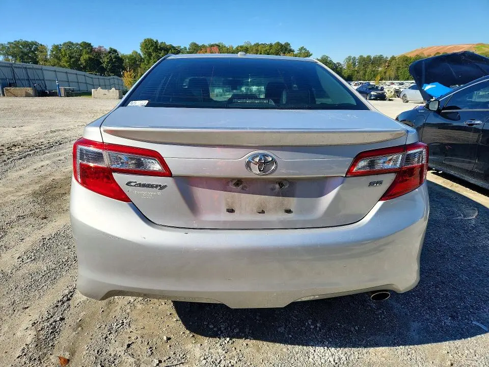 2013 TOYOTA CAMRY SE  