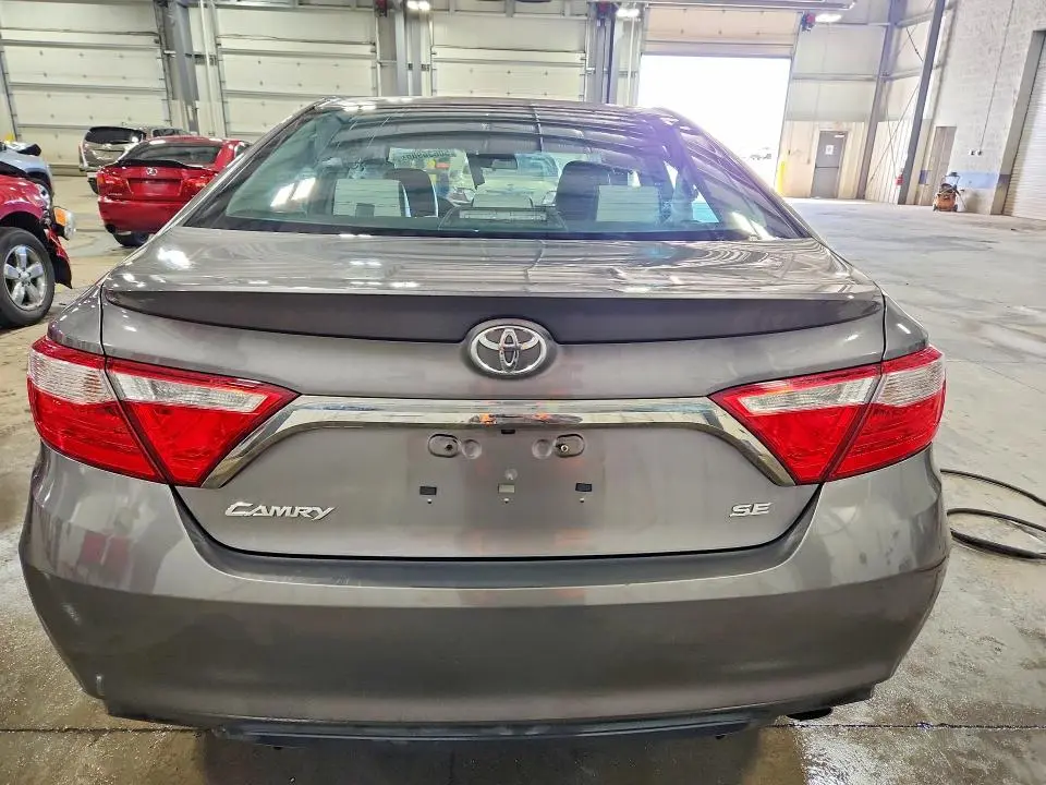2017 TOYOTA CAMRY SE  