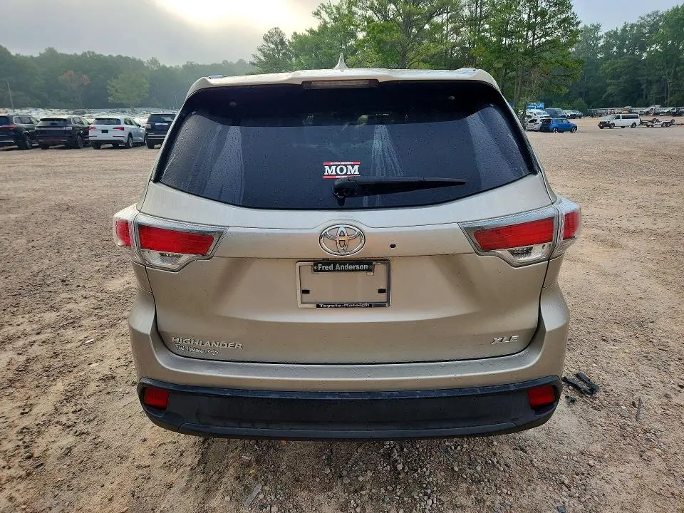 2016 TOYOTA HIGHLANDER XLE  