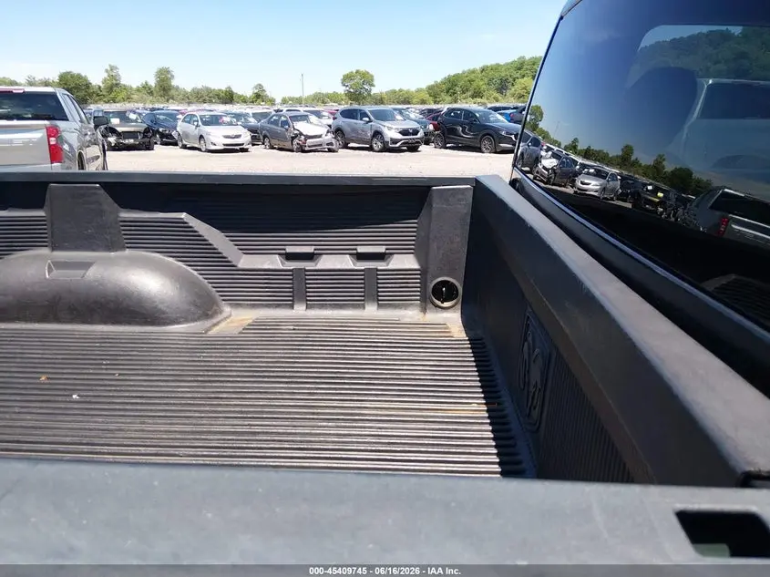2017 RAM 1500 TRADESMAN  4X4 8' BOX
