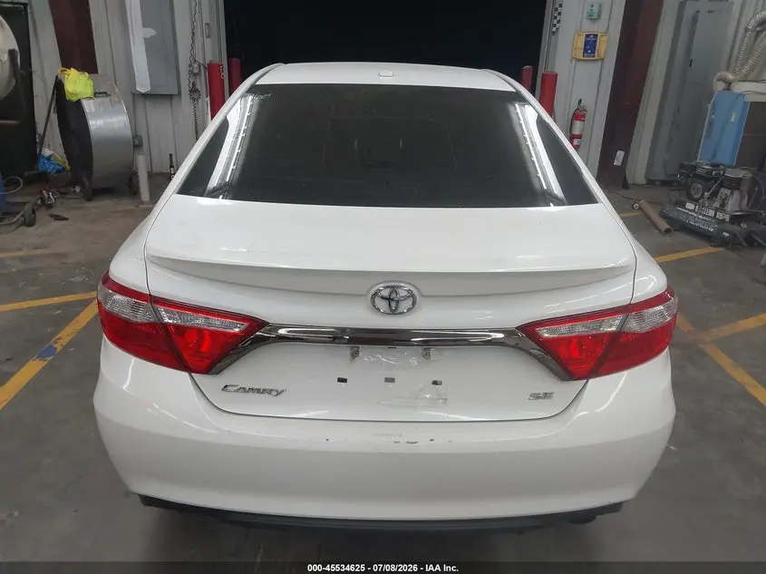 2015 TOYOTA CAMRY SE