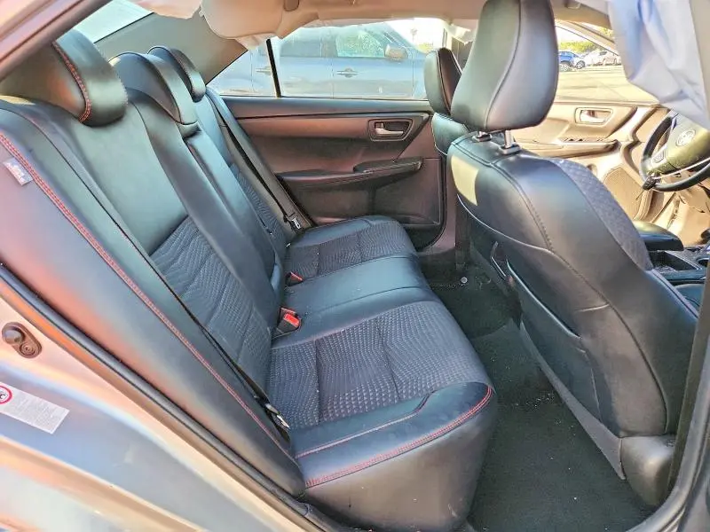 2015 TOYOTA CAMRY SE  