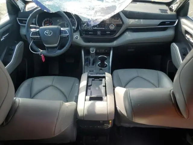 2022 TOYOTA HIGHLANDER XLE  