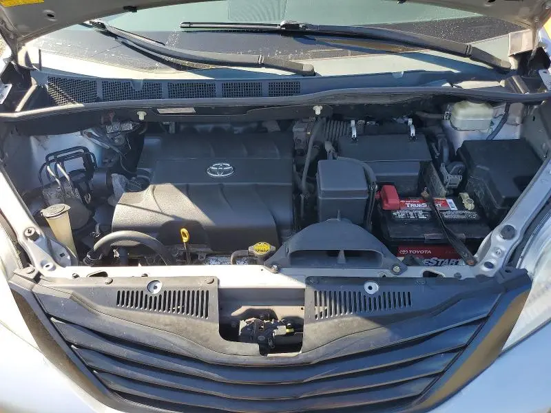 2011 TOYOTA SIENNA LE  