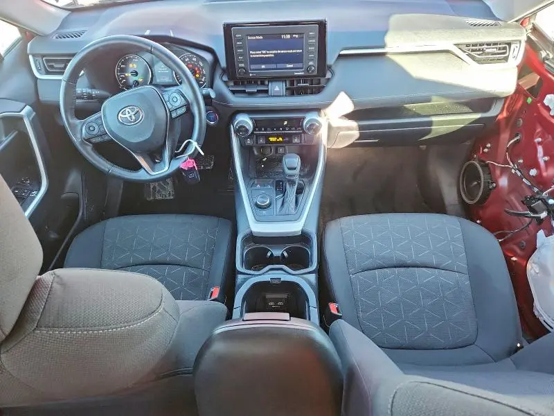 2021 TOYOTA RAV4 XLE  