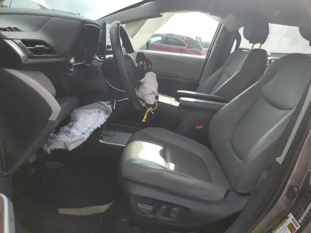 2022 TOYOTA SIENNA XLE  