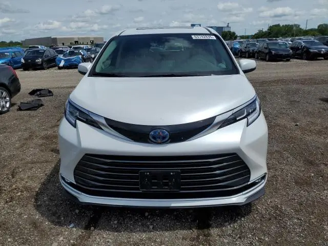 2024 TOYOTA SIENNA LIMITED  