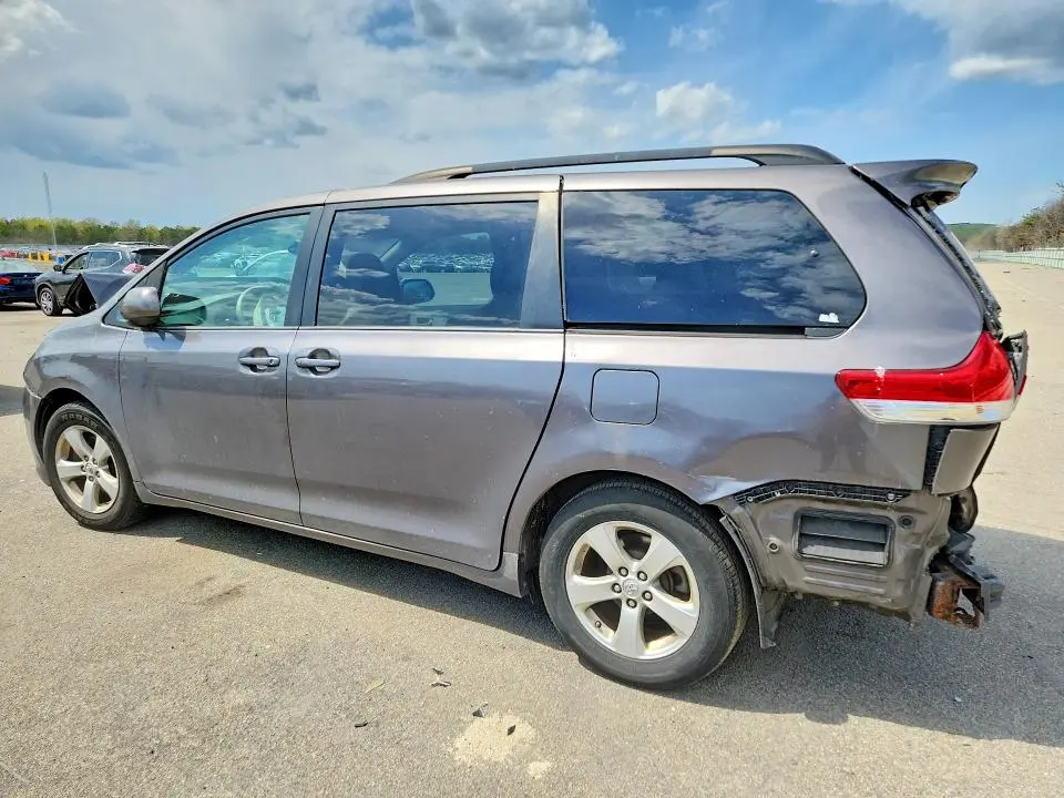 2013 TOYOTA SIENNA   