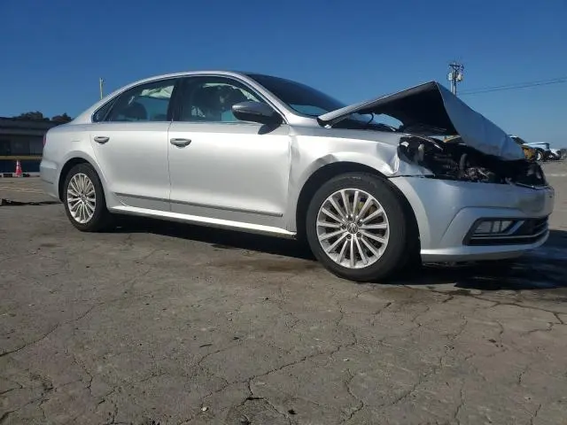 2016 VOLKSWAGEN PASSAT SE  