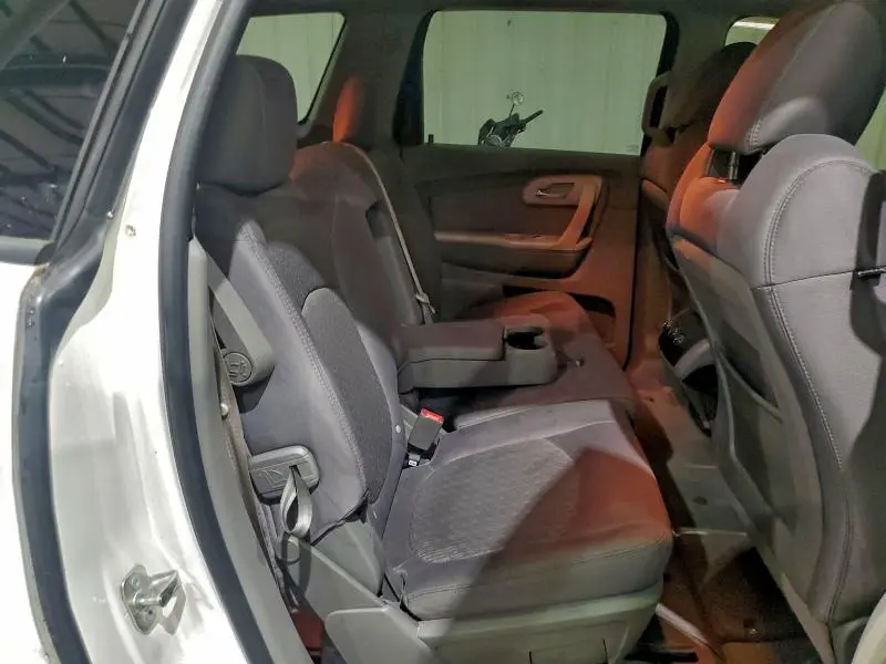 2010 CHEVROLET TRAVERSE LS  