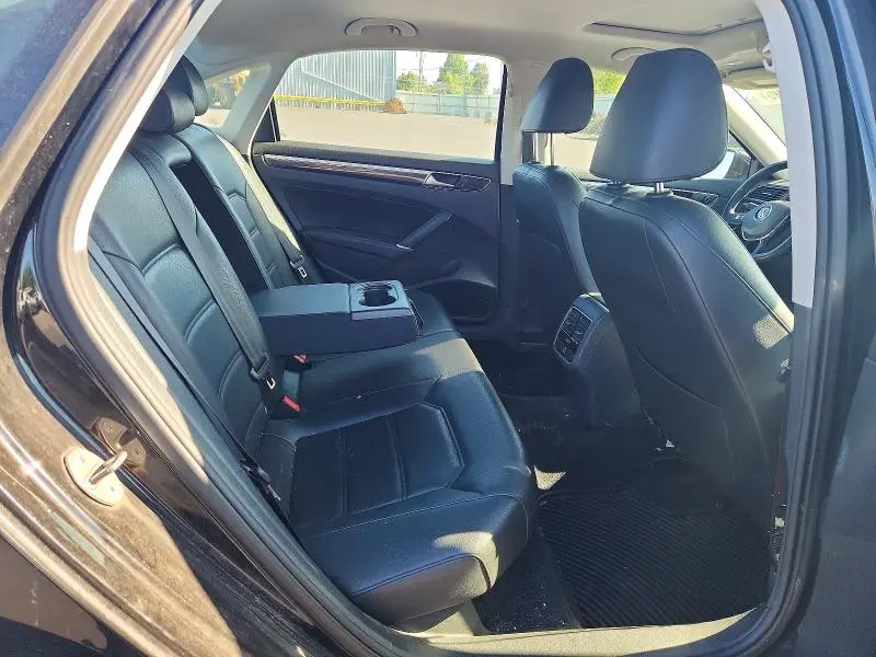 2016 VOLKSWAGEN PASSAT SE  