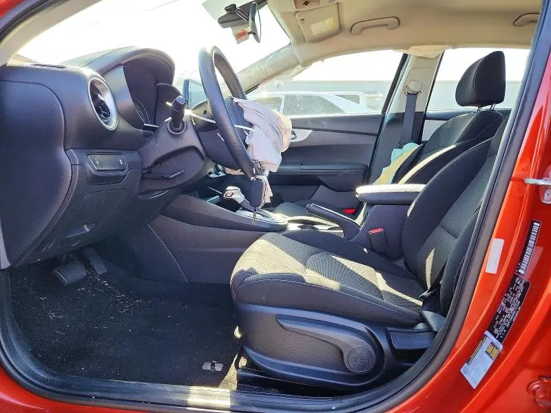 2024 KIA FORTE LXS  