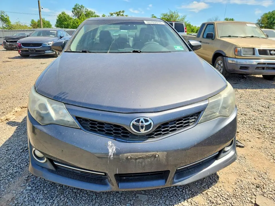 2012 TOYOTA CAMRY SE  