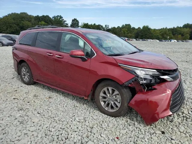 2025 TOYOTA SIENNA XLE