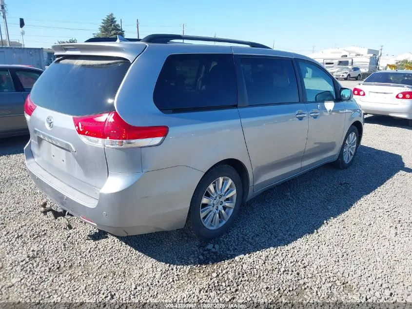 2011 TOYOTA SIENNA LIMITED