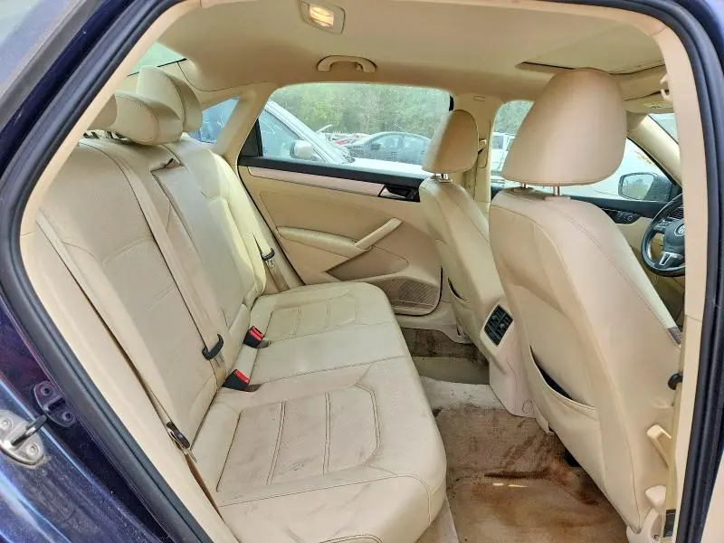 2013 VOLKSWAGEN PASSAT SE  