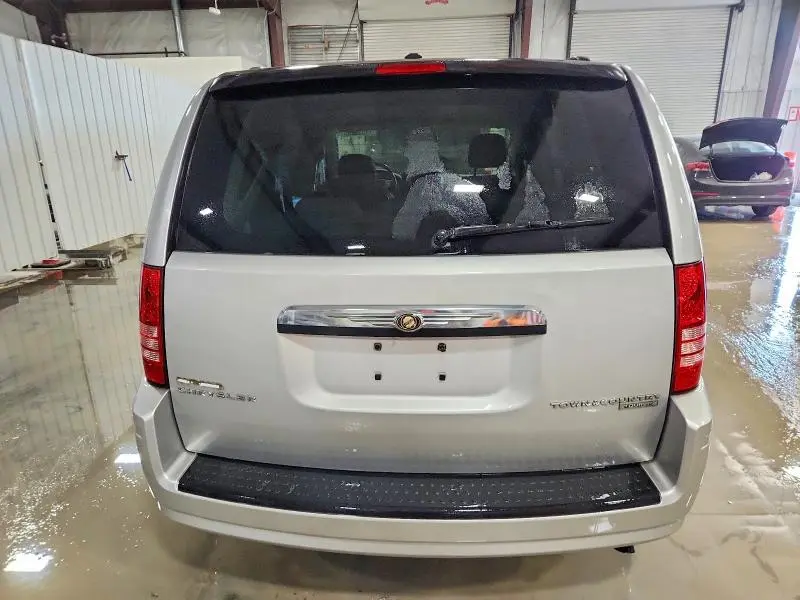 2010 CHRYSLER TOWN & COUNTRY TOURING  
