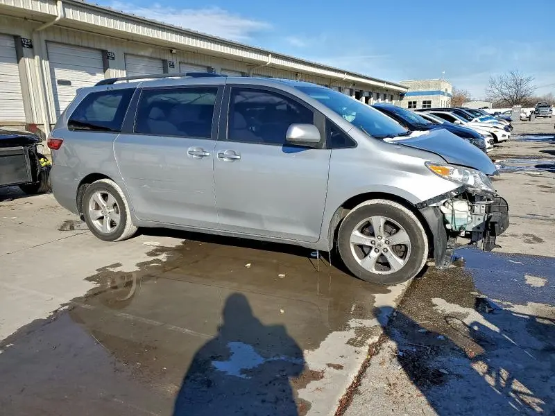 2015 TOYOTA SIENNA LE  