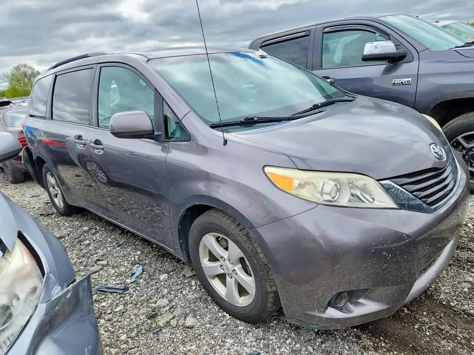 2011 TOYOTA SIENNA LE  