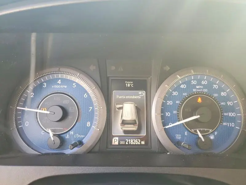 2018 TOYOTA SIENNA LE  