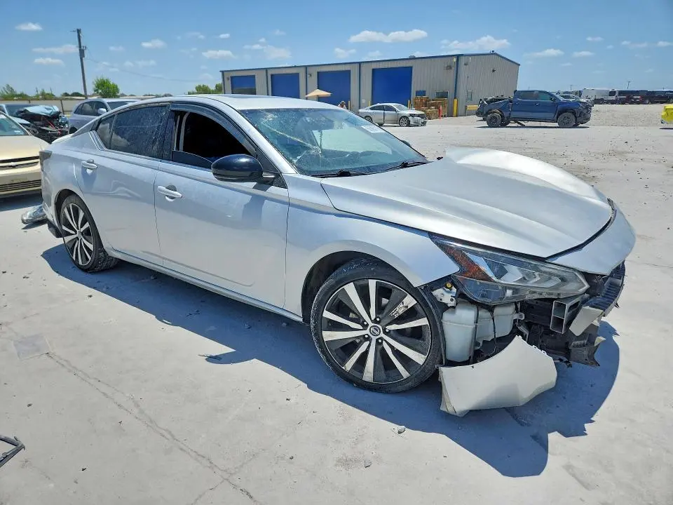 2019 NISSAN ALTIMA SR  