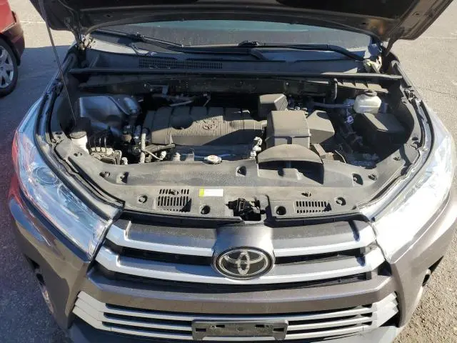 2019 TOYOTA HIGHLANDER LE  