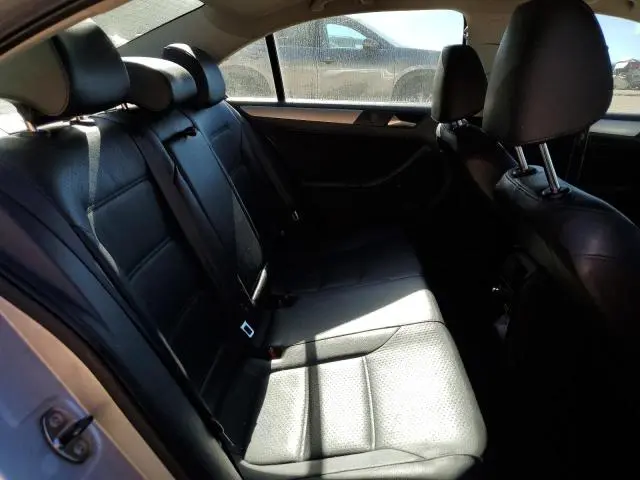 2013 VOLKSWAGEN JETTA SE  