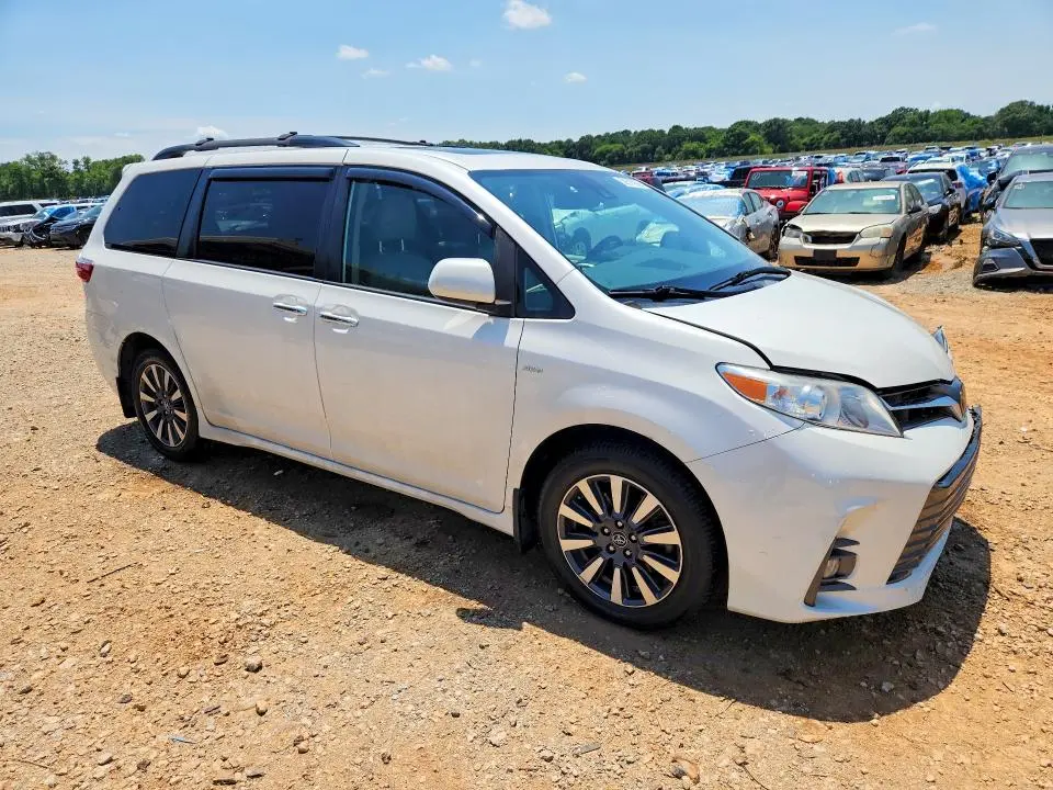 2020 TOYOTA SIENNA XLE PREMIUM 7-PASSENGER  