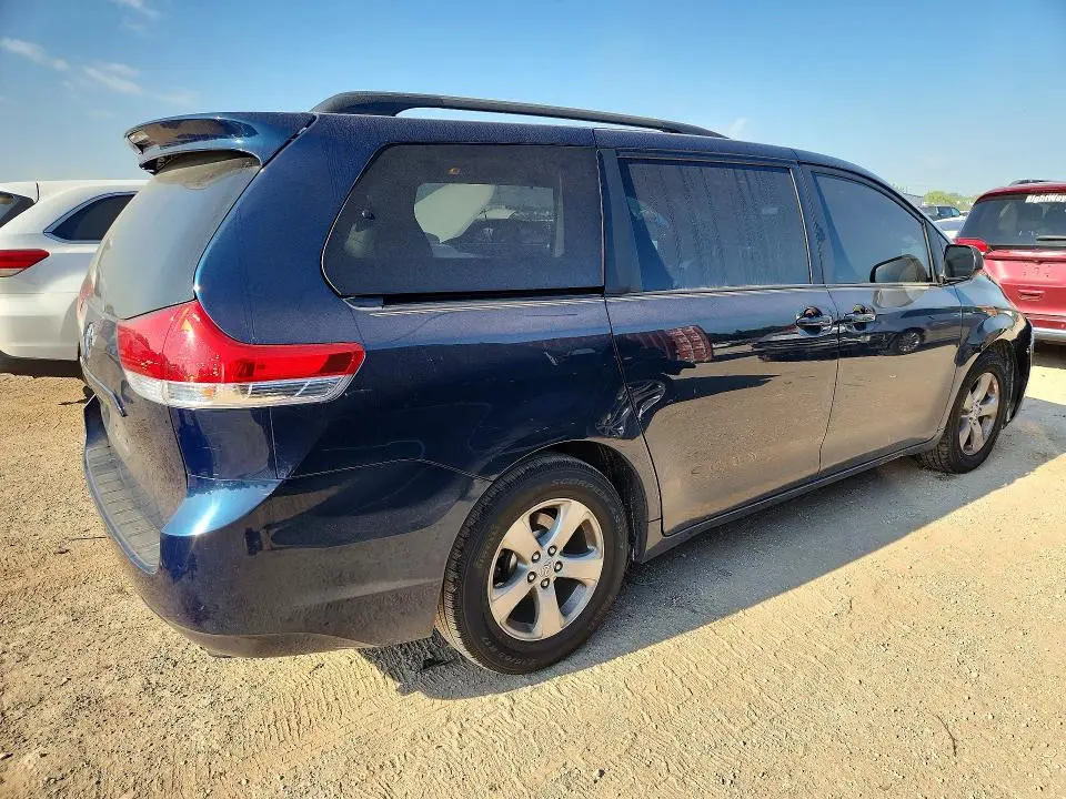 2011 TOYOTA SIENNA LE  