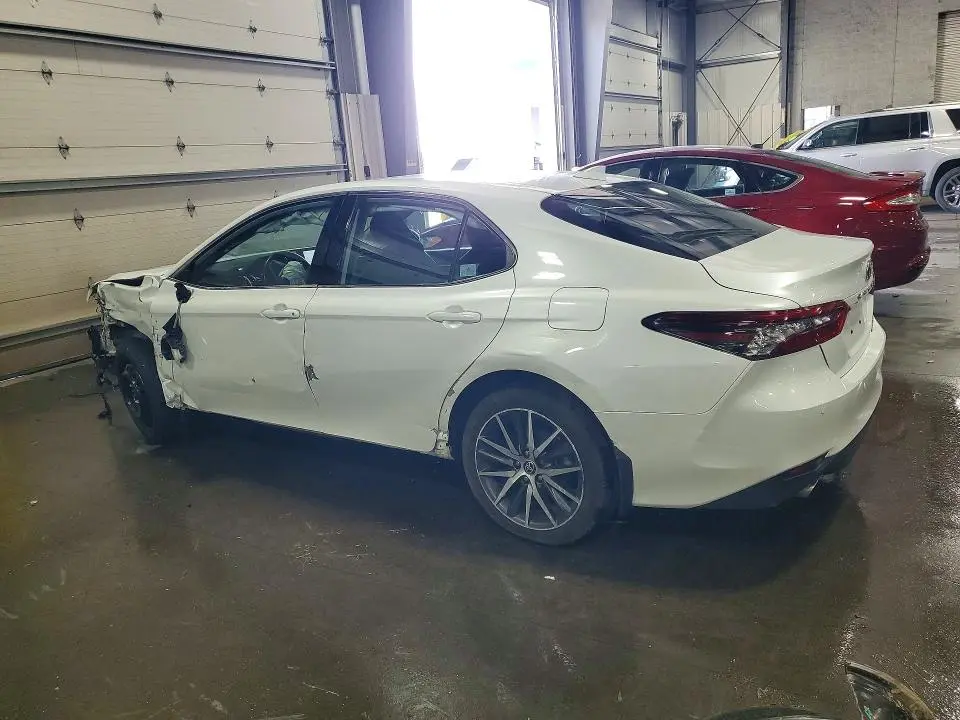 2022 TOYOTA CAMRY XLE  