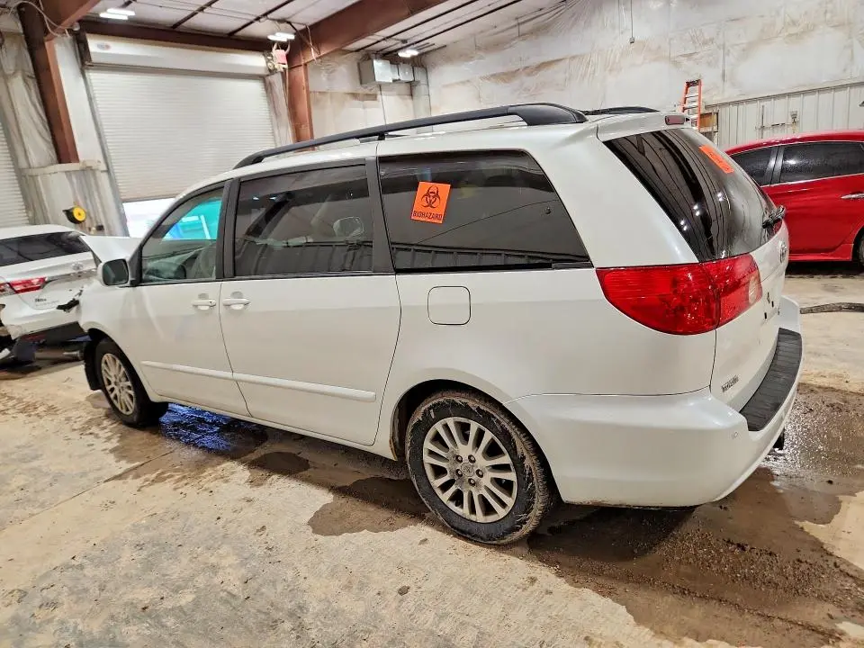 2010 TOYOTA SIENNA XLE  
