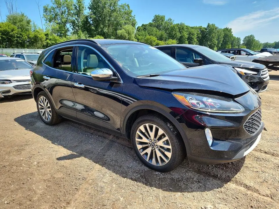 2021 FORD ESCAPE TITANIUM  