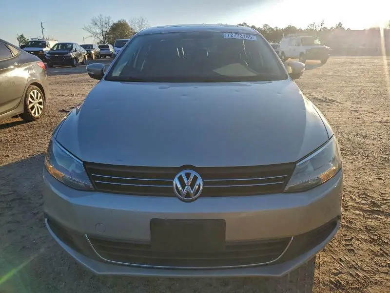 2013 VOLKSWAGEN JETTA SE  