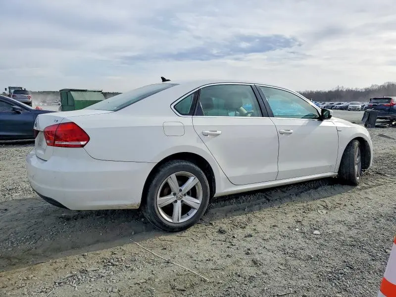 2015 VOLKSWAGEN PASSAT S  
