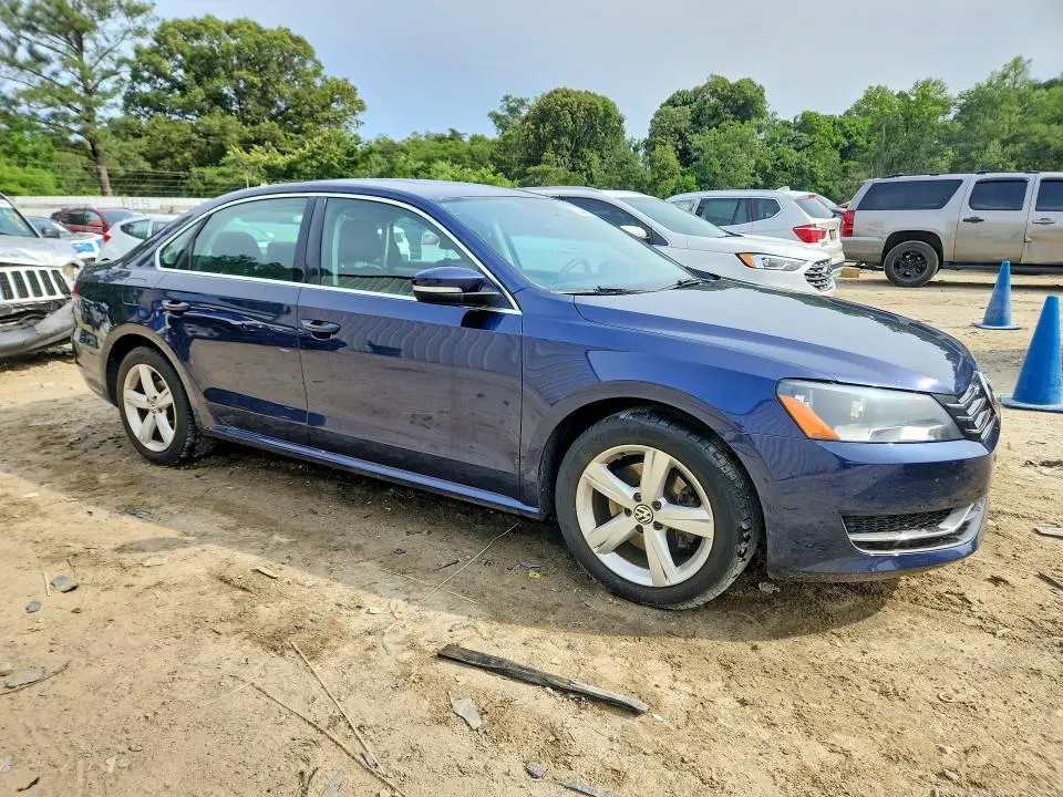 2013 VOLKSWAGEN PASSAT SE  