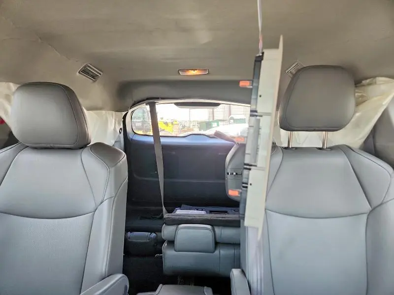 2022 TOYOTA SIENNA XLE  