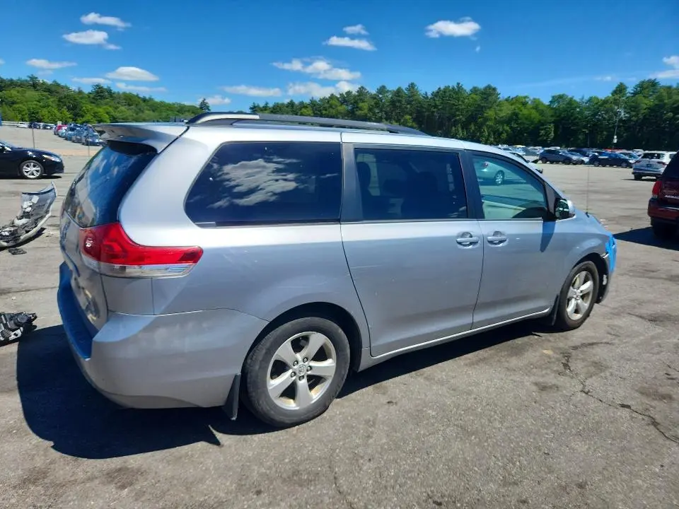 2013 TOYOTA SIENNA LE  