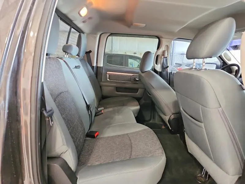 2016 RAM 1500 SLT  
