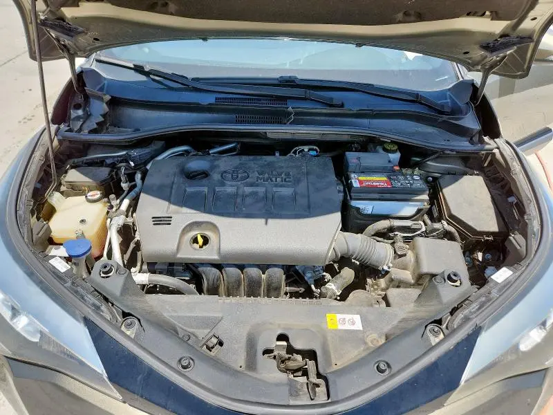 2021 TOYOTA C-HR XLE  