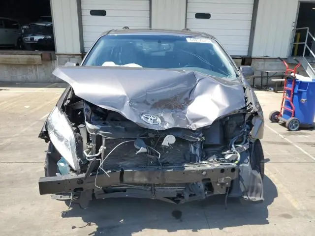 2017 TOYOTA SIENNA XLE  