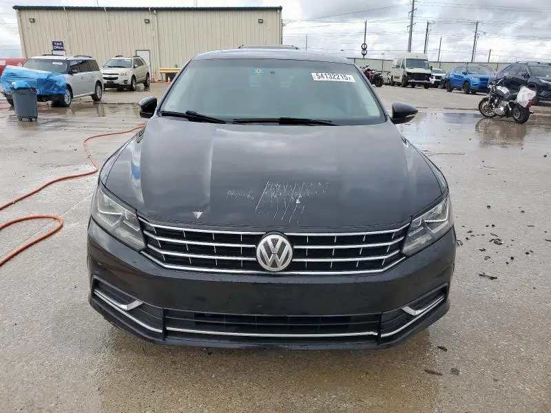 2016 VOLKSWAGEN PASSAT SE  