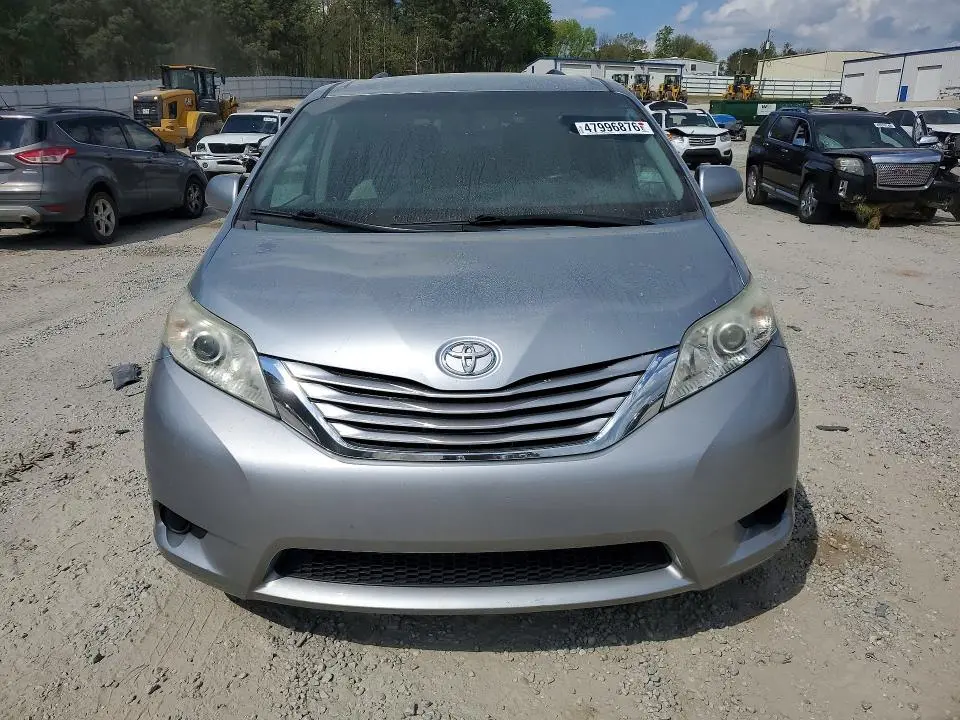 2015 TOYOTA SIENNA LE 8-PASSENGER  