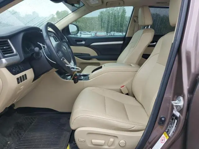 2017 TOYOTA HIGHLANDER SE  
