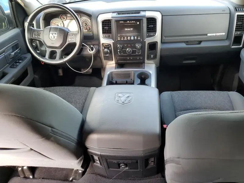 2016 RAM 1500 SLT