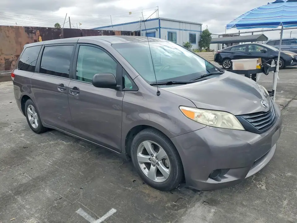 2014 TOYOTA SIENNA L 7-PASSENGER  