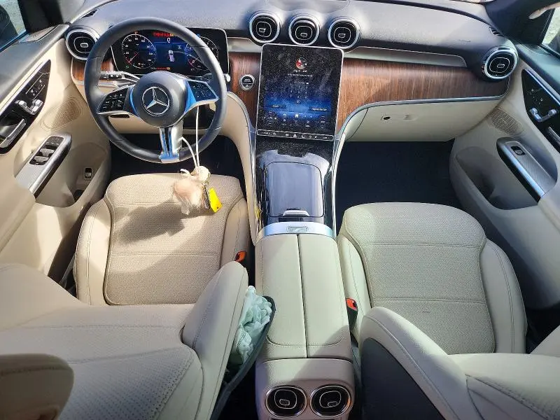 2026 MERCEDES-BENZ GLC 300  