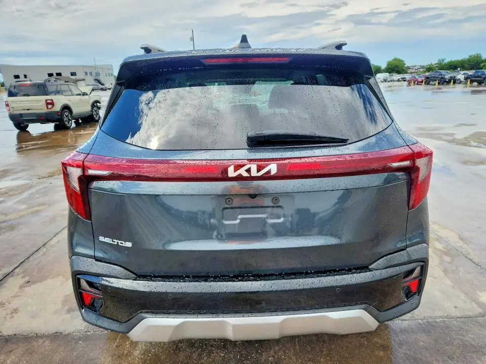 2025 KIA SELTOS EX  