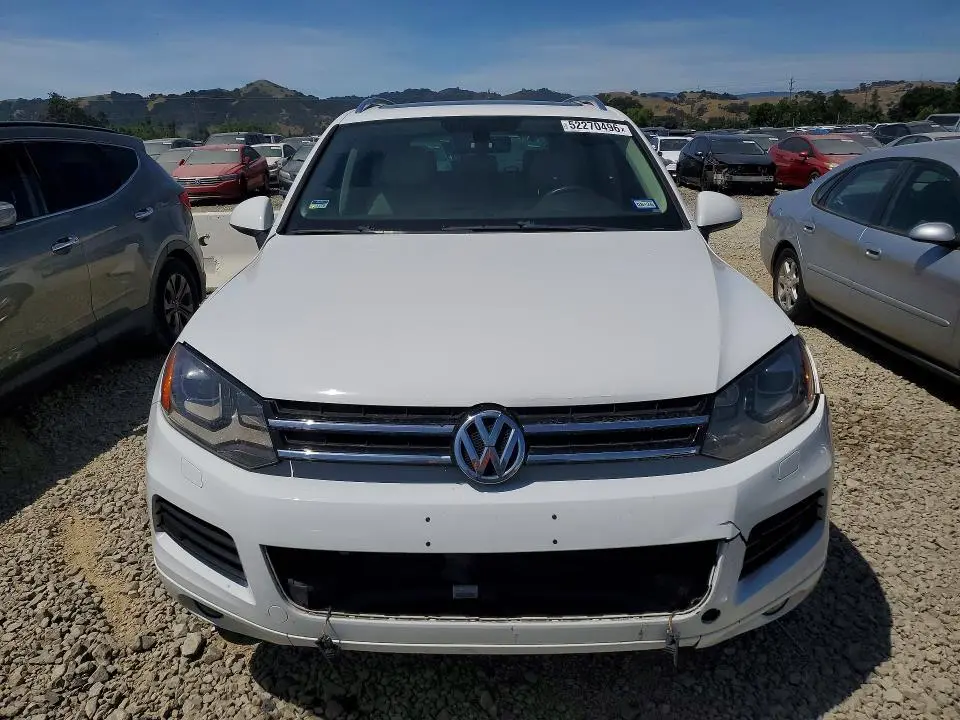 2013 VOLKSWAGEN TOUAREG V6  