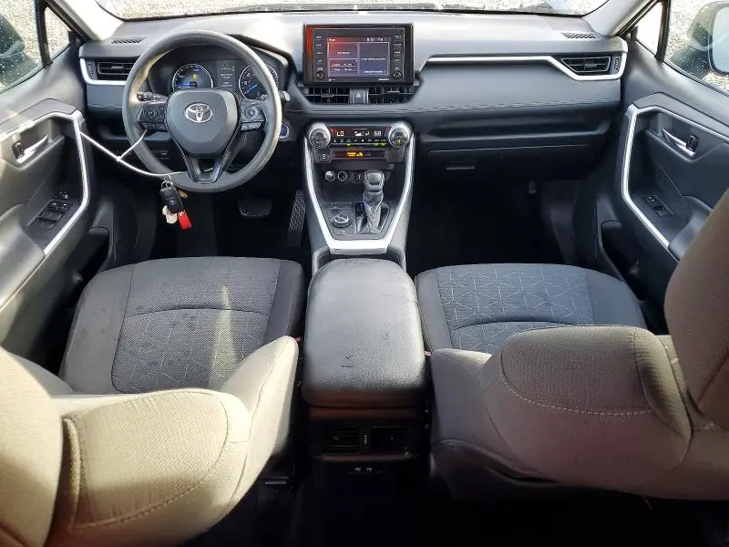 2021 TOYOTA RAV4 XLE  
