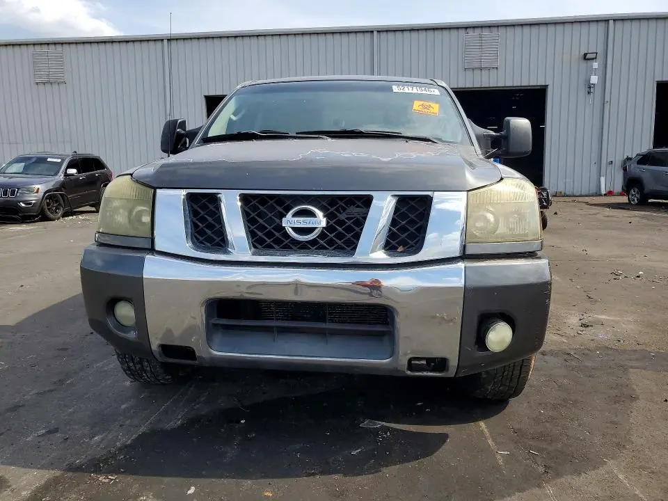 2010 NISSAN TITAN SE  